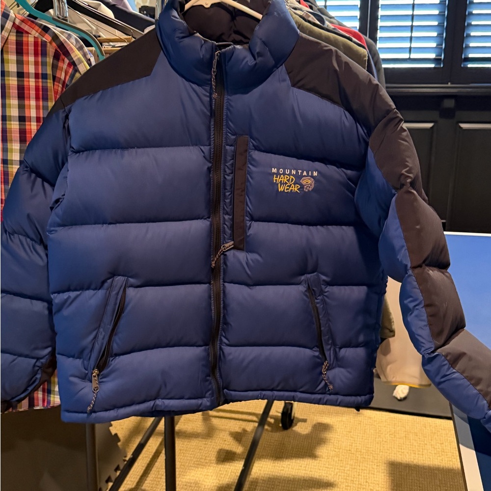 Mountain Hardwear Men’s Two-Tone Puffer Jacket - Picture 7 of 8